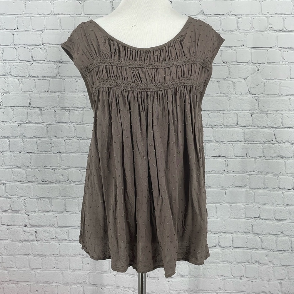 Torrid brown sleeveless top 00 rayon dark taupe Swiss dot